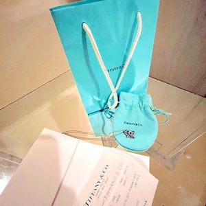 TIFFANY & CO. Sterling loving heart necklace
